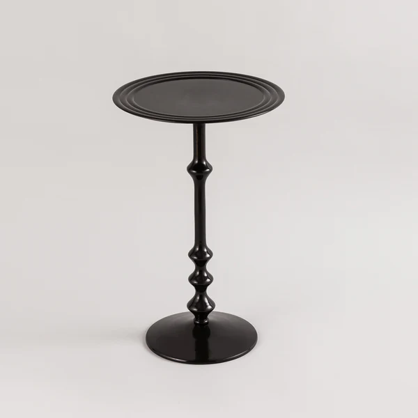 RIBBED BLACK SIDE TABLE